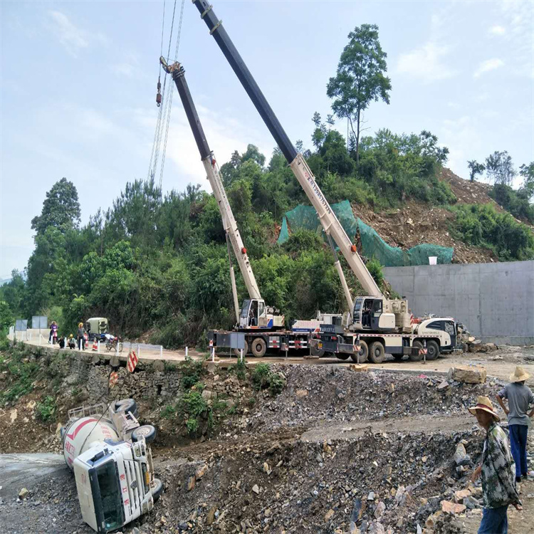 朝天汽车掉沟里叫吊车救援要多少钱